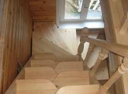 Деревянные лестницы из дуба фото